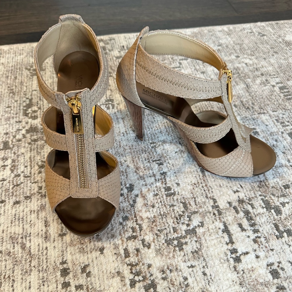 Michael Kors Berkeley t strap